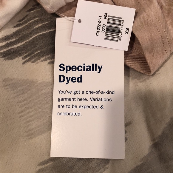 NWT Old Navy XS specialty dyed V-neck shirt - Picture 3 of 4